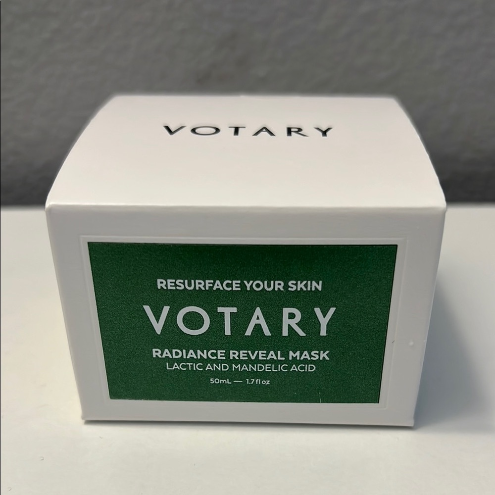 Radiance Reveal Skincare Mask Green and White